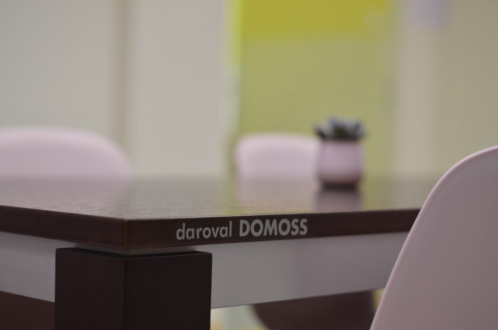 Gynekologicko pôrodnícke oddelenie v Piešťanoch sa teší novým stolom od DOMOSSu